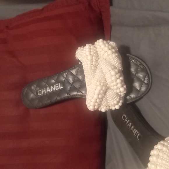 Chanel Pearl sliders - Picture 2 of 5
